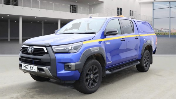 TOYOTA Hilux